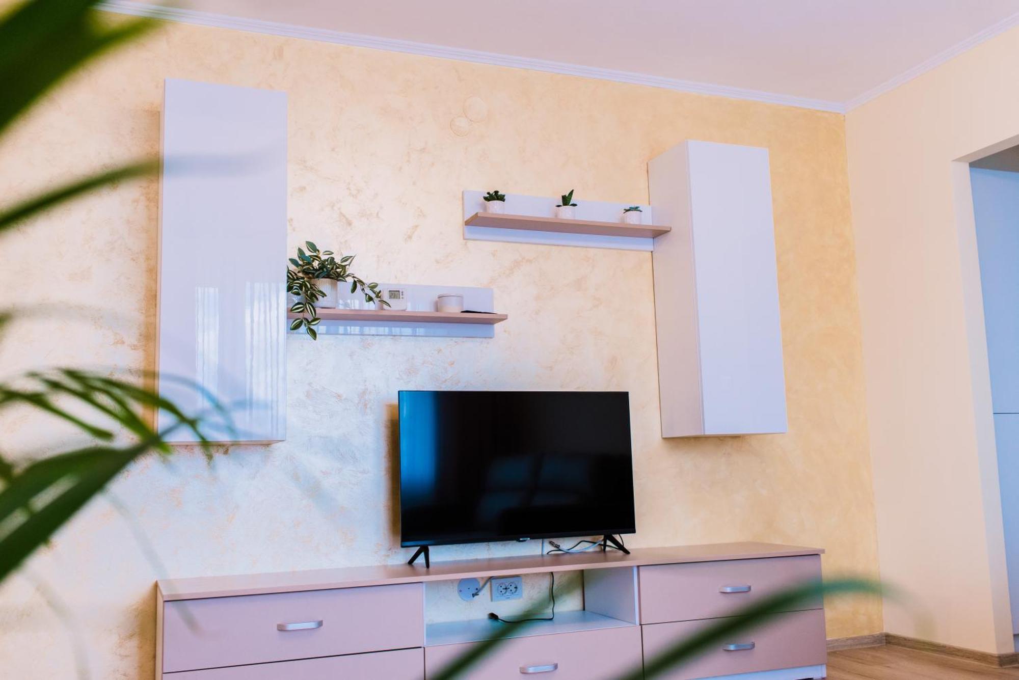 Central White Apartment Сату-Маре Екстер'єр фото